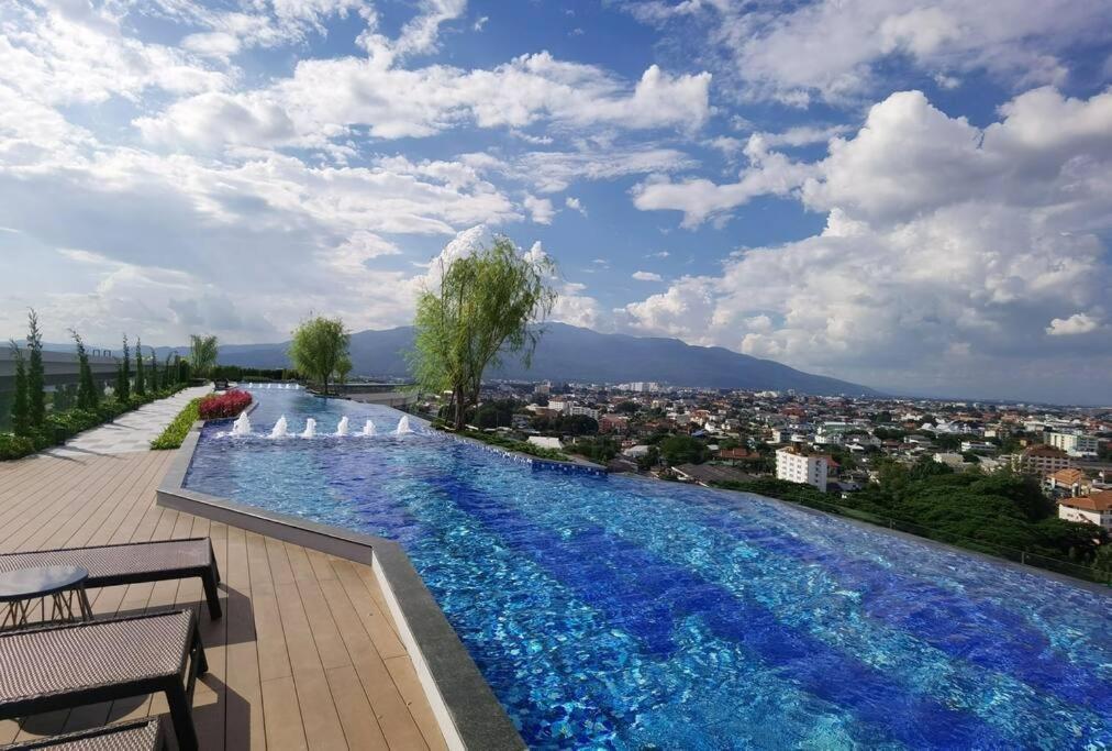 Modern Style Room With Sky Pool 古城边天际泳池公寓 เชียงใหม่ ภายนอก รูปภาพ