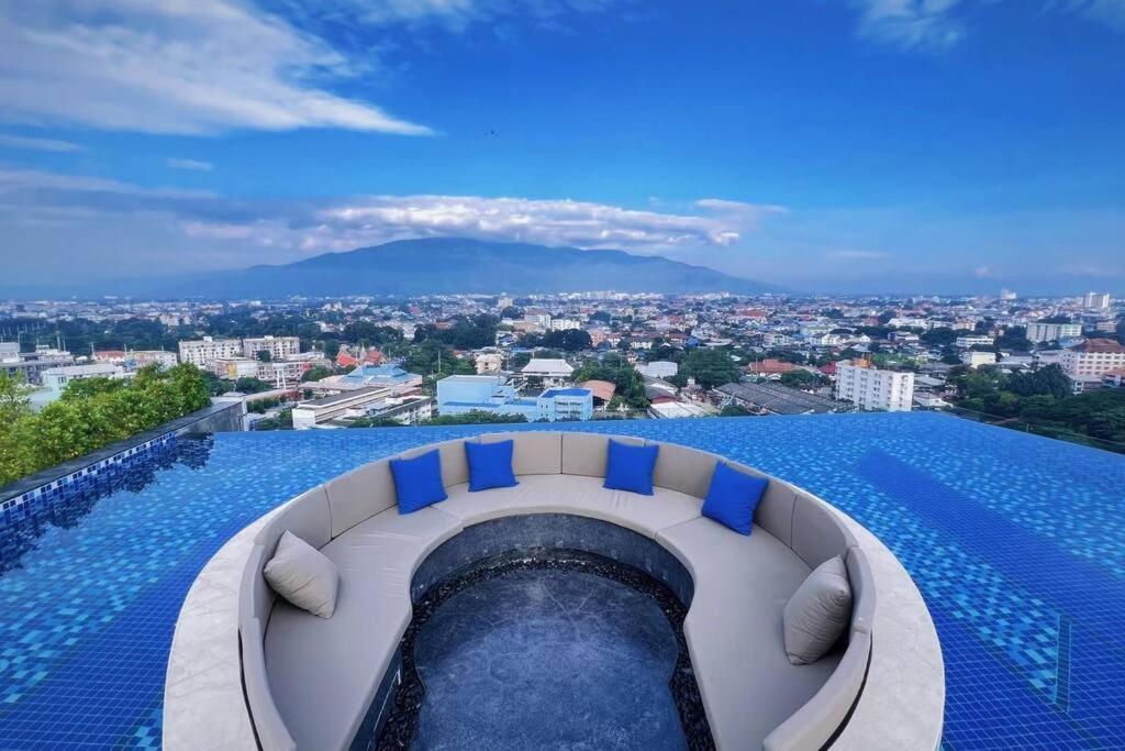 Modern Style Room With Sky Pool 古城边天际泳池公寓 เชียงใหม่ ภายนอก รูปภาพ