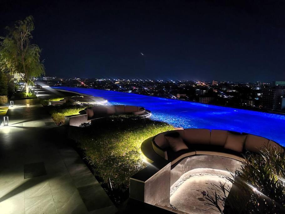 Modern Style Room With Sky Pool 古城边天际泳池公寓 เชียงใหม่ ภายนอก รูปภาพ
