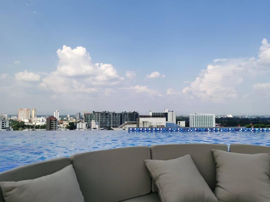 Modern Style Room With Sky Pool 古城边天际泳池公寓 เชียงใหม่ ภายนอก รูปภาพ