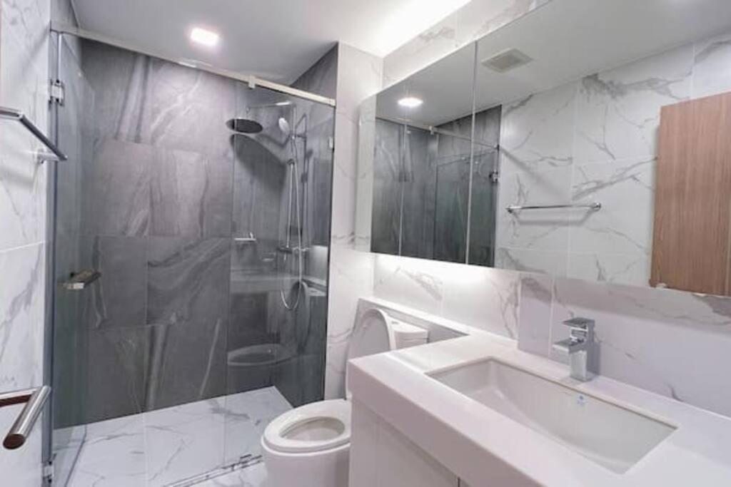 Modern Style Room With Sky Pool 古城边天际泳池公寓 เชียงใหม่ ภายนอก รูปภาพ