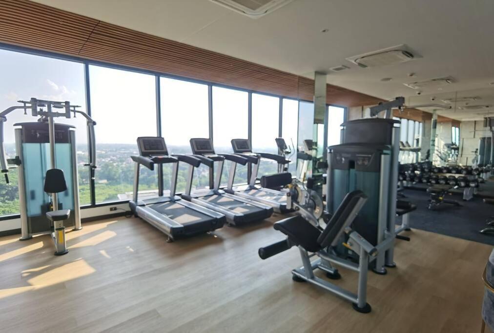Modern Style Room With Sky Pool 古城边天际泳池公寓 เชียงใหม่ ภายนอก รูปภาพ