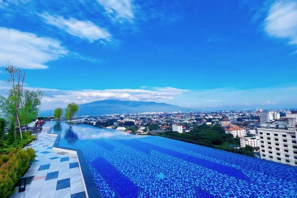 Modern Style Room With Sky Pool 古城边天际泳池公寓 เชียงใหม่ ภายนอก รูปภาพ