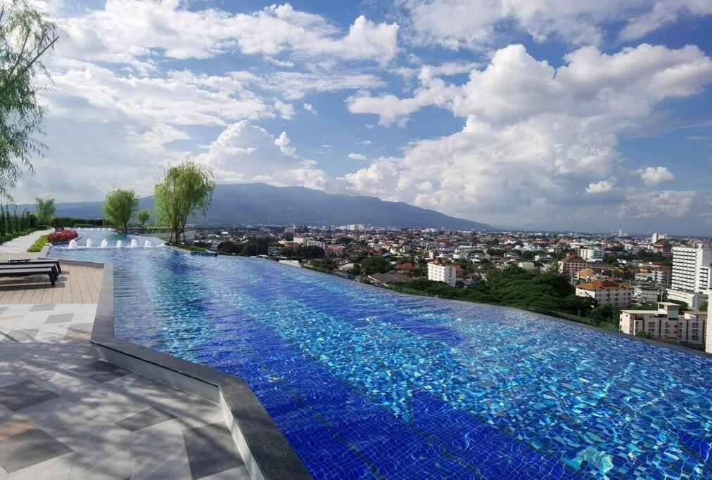 Modern Style Room With Sky Pool 古城边天际泳池公寓 เชียงใหม่ ภายนอก รูปภาพ