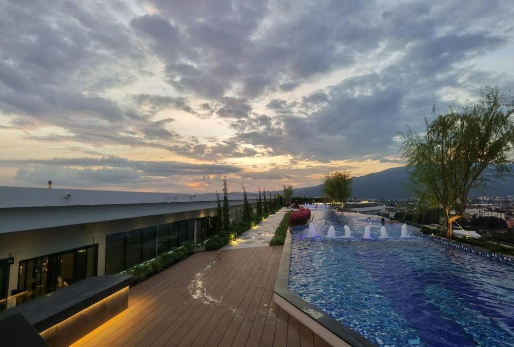 Modern Style Room With Sky Pool 古城边天际泳池公寓 เชียงใหม่ ภายนอก รูปภาพ