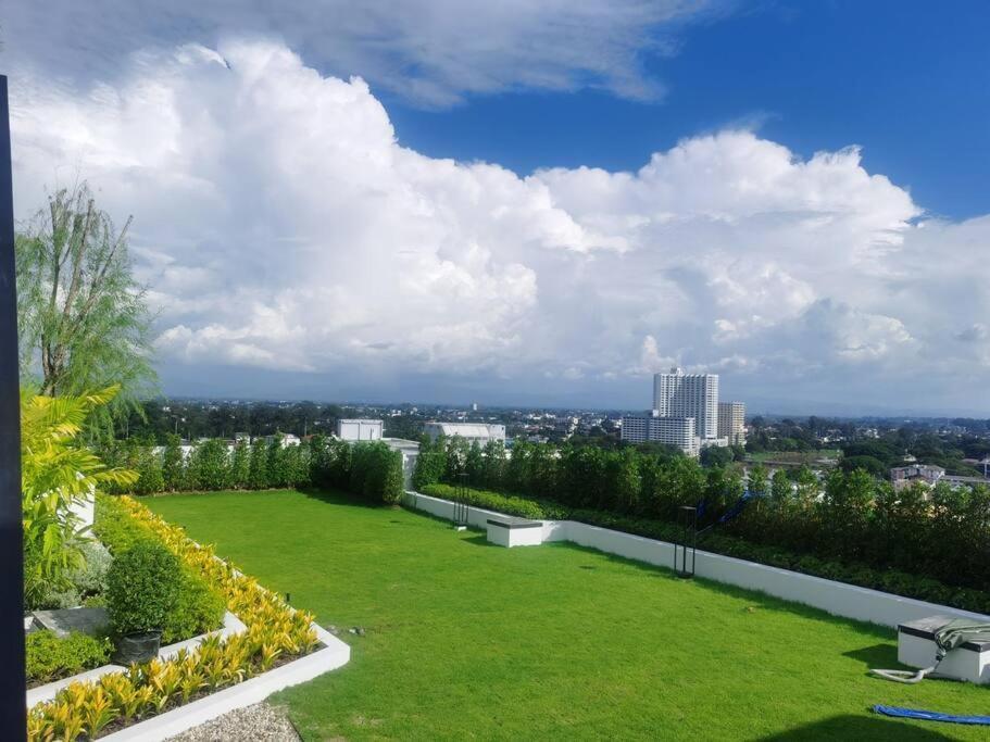 Modern Style Room With Sky Pool 古城边天际泳池公寓 เชียงใหม่ ภายนอก รูปภาพ