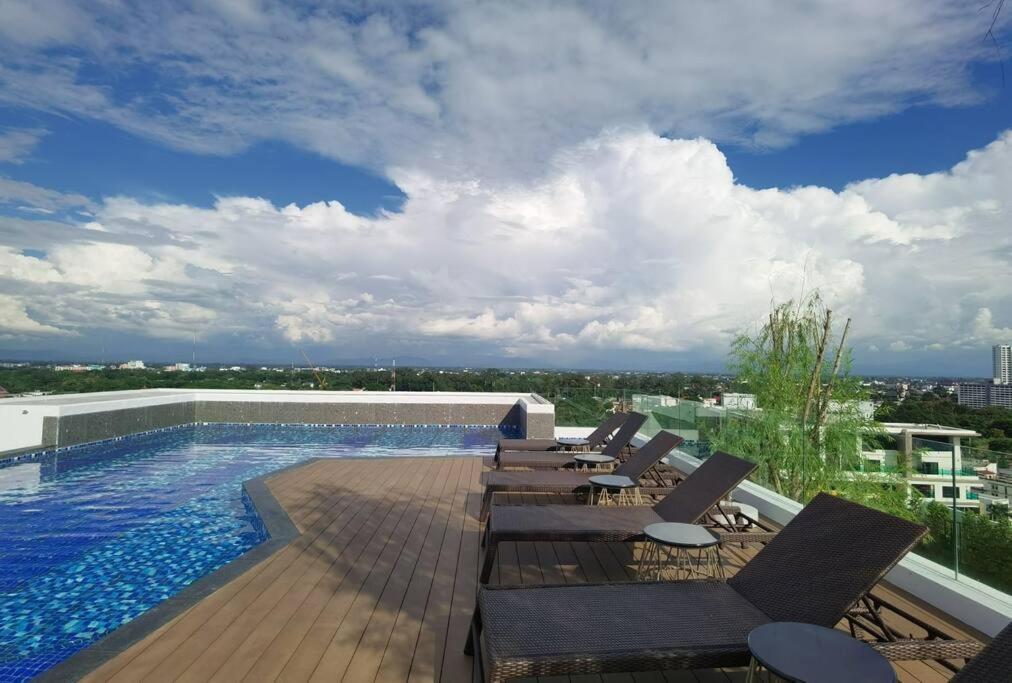 Modern Style Room With Sky Pool 古城边天际泳池公寓 เชียงใหม่ ภายนอก รูปภาพ