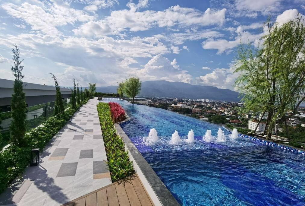 Modern Style Room With Sky Pool 古城边天际泳池公寓 เชียงใหม่ ภายนอก รูปภาพ