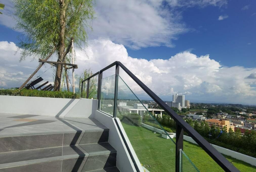 Modern Style Room With Sky Pool 古城边天际泳池公寓 เชียงใหม่ ภายนอก รูปภาพ