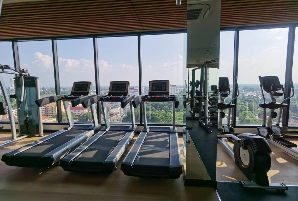 Modern Style Room With Sky Pool 古城边天际泳池公寓 เชียงใหม่ ภายนอก รูปภาพ