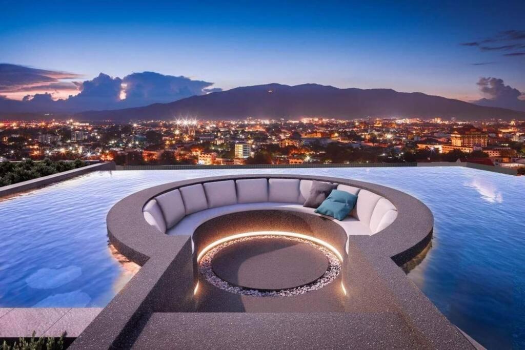 Modern Style Room With Sky Pool 古城边天际泳池公寓 เชียงใหม่ ภายนอก รูปภาพ